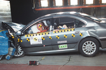 Краш тест Peugeot 607 (2002)